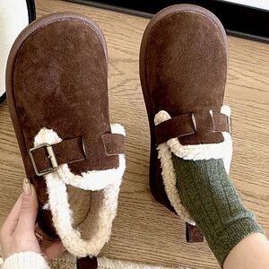 Mary Jane Style Fur Lined Winter Shoes.  . Birkenstock Look alike.. Size 8.5 🌴